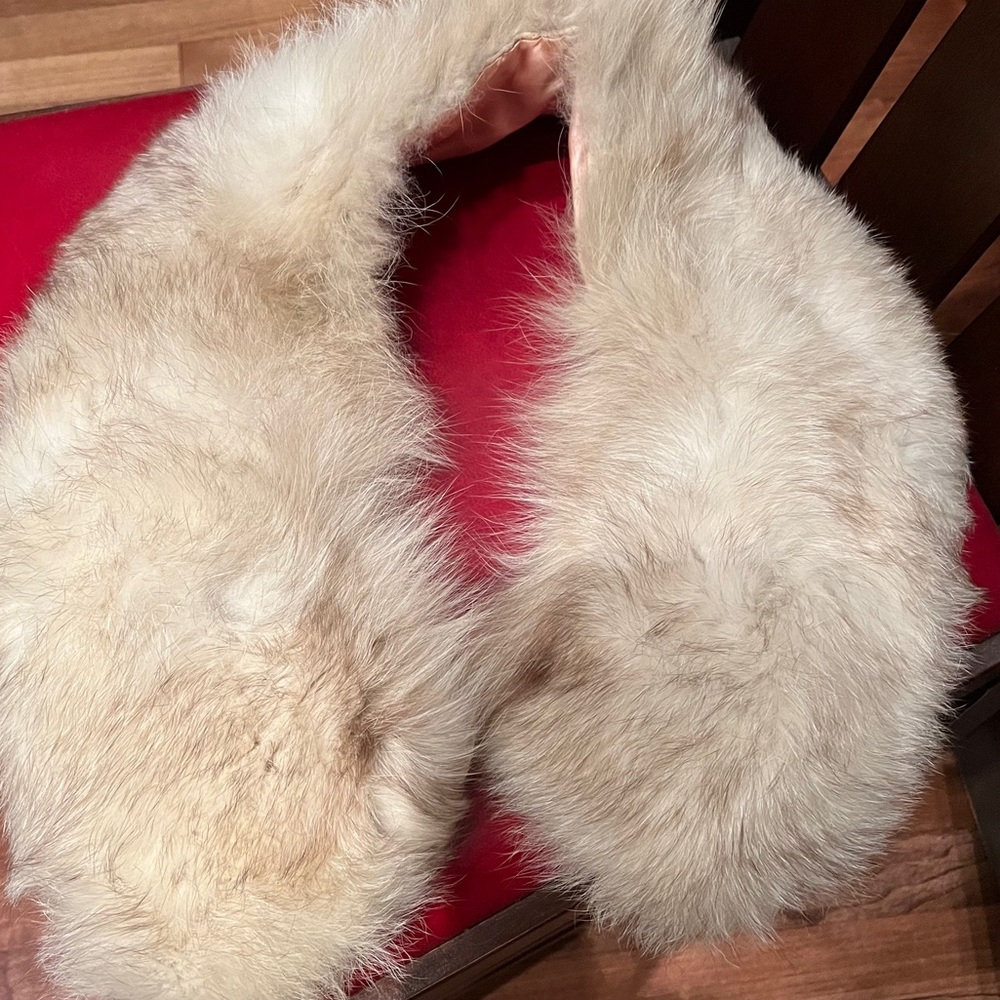 Faux fur collar, vintage, pink satin lined, super cool, 30” long, 5” wide